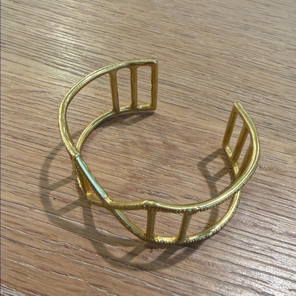 Emblem Cuff - Picture 2 of 10